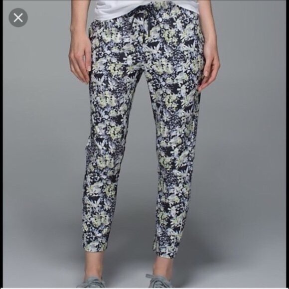 lululemon athletica Pants - LULULEMON colorful cropped floral joggers yellow gray size 6